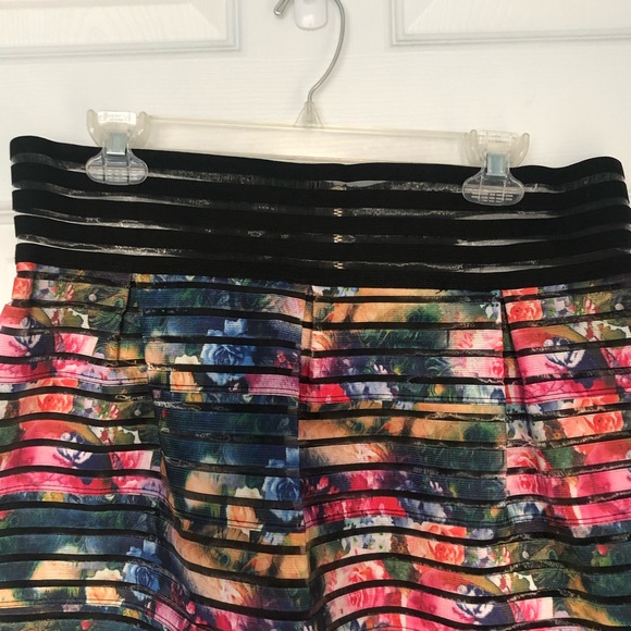 Ribboned sheer effect floral and black skirt - Picture 2 of 13